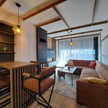 Alpine Noir بيلاسنيكا