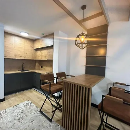 Alpine Noir بيلاسنيكا