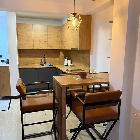 Alpine Noir بيلاسنيكا